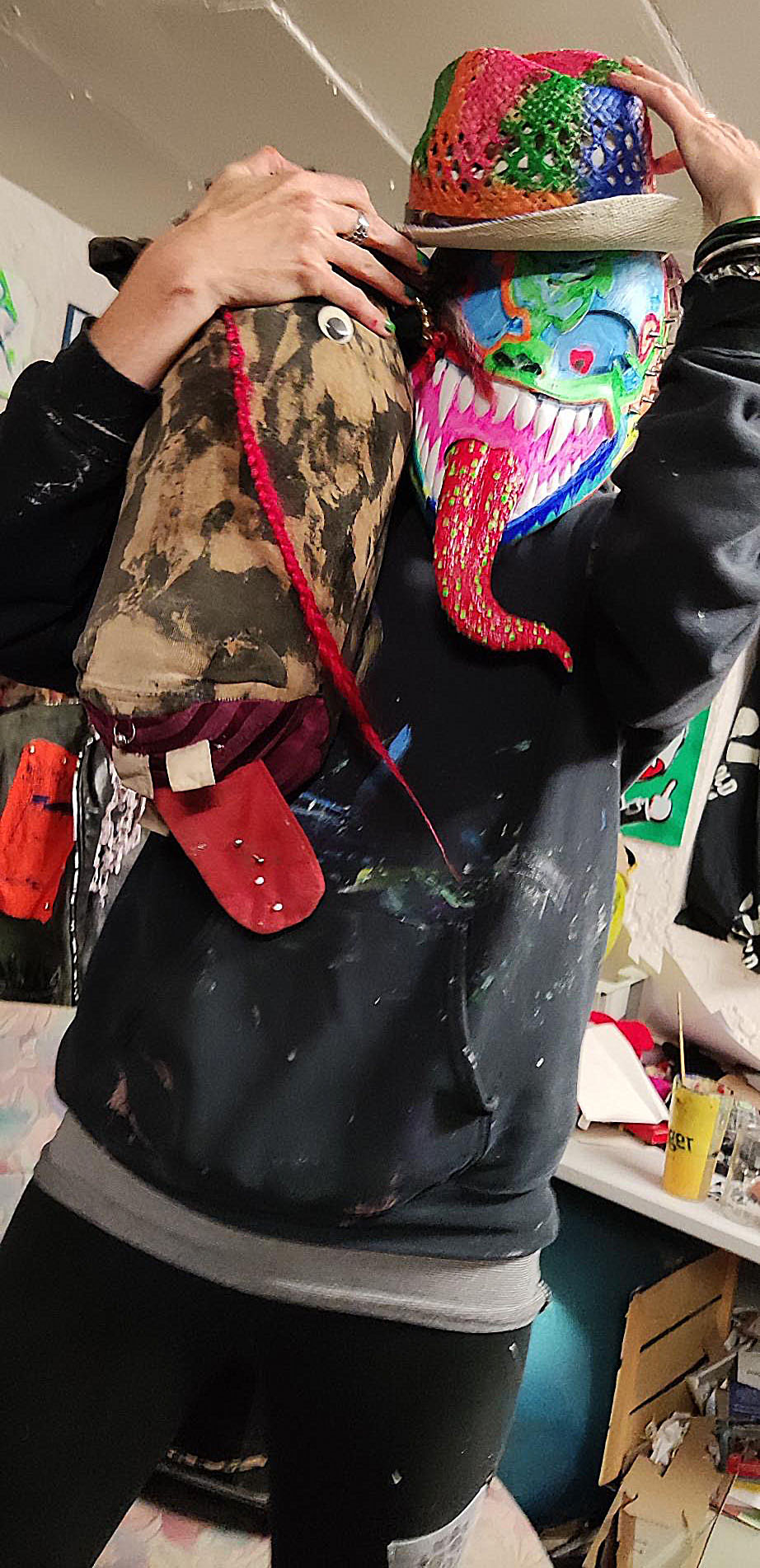 gauldula-venummaske_01 steckengaul und bunt angemalte venum-maske